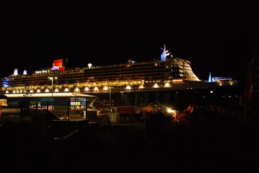 Queen Mary in Hamburg im Sommer 2008
