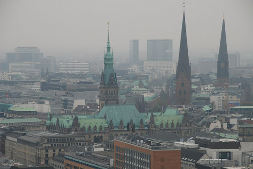 Luftbild vom Rathaus in Hamburg