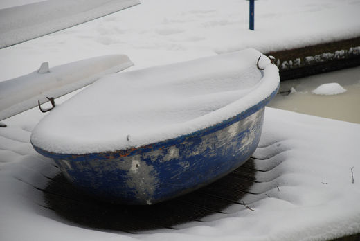 Ruderboot im Winter