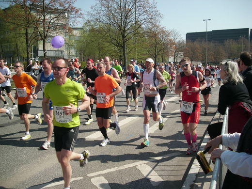 Marathon Hamburg 2010: Herren Hauptfeld City Nord Startnummer 15215