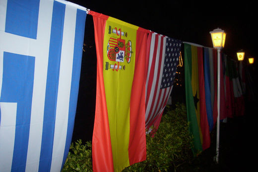Griechenland und Spanien Flagge beim Landhaus Walter