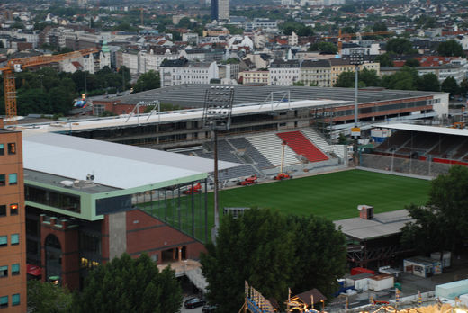 Millerntor-Stadion mit neuer Haupttribne
