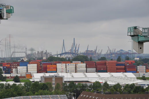 Panoramabild auf Khlbrandbrcke im Containerhafen