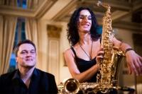 Saxophonistin Angela Puxi mit saxandkeys